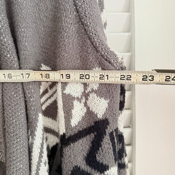 Show Me Your Mumu Mellow Open Cardigan Waterfall Knit Med Gray Aztec Snowflake - Picture 9 of 15